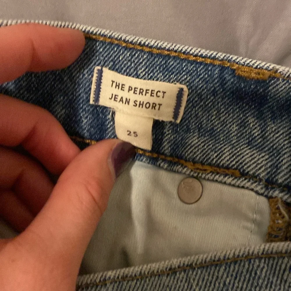 Madewell The Perfect Jean Short, light wash with fraying - Picture 6 of 6